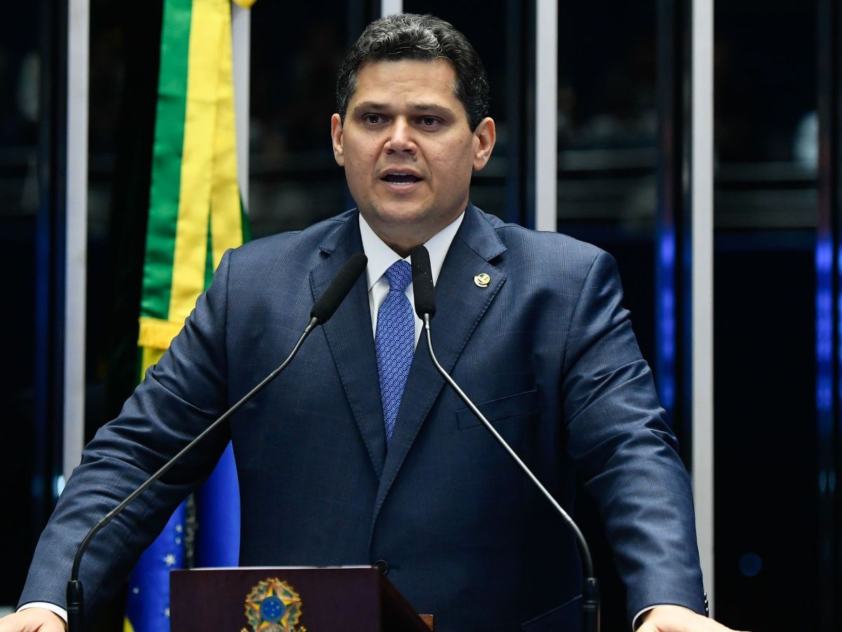ALCOLUMBRE SINALIZA QUE NOVA VAGA NO STF PODERÁ FICAR PARA QUEM VENCER AS ELEIÇÕES