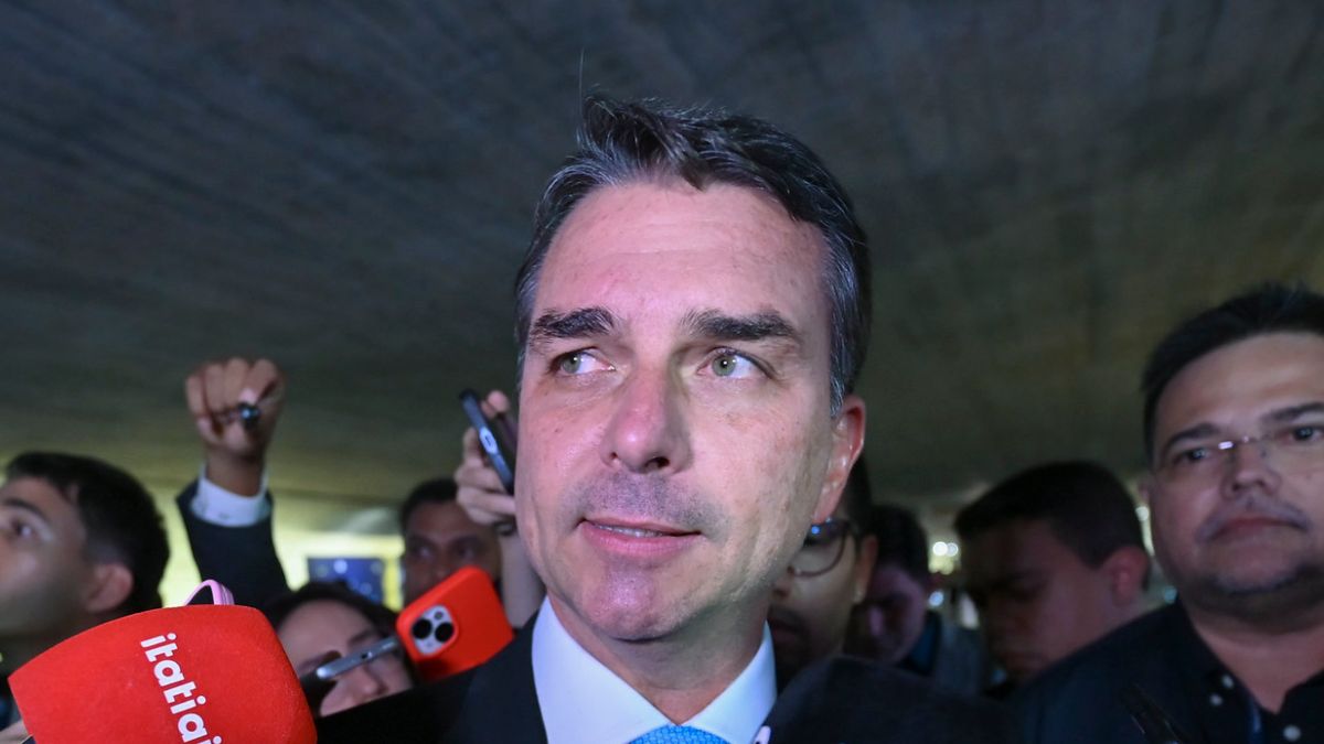 FLÁVIO BOLSONARO NEGA “ACORDÃO” COM ALCOLUMBRE PARA ENTERRAR CPI DO BANCO MASTER