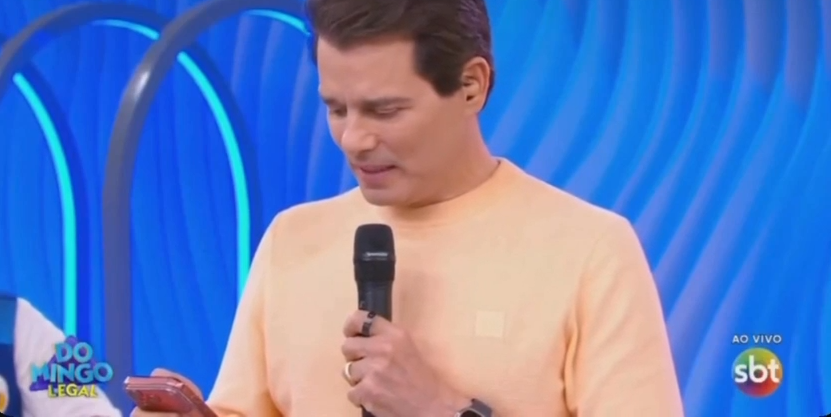 CELSO PORTIOLI EMOCIONA AO REVELAR ÚLTIMO ÁUDIO QUE RECEBEU DE SILVIO SANTOS NO DOMINGO LEGAL