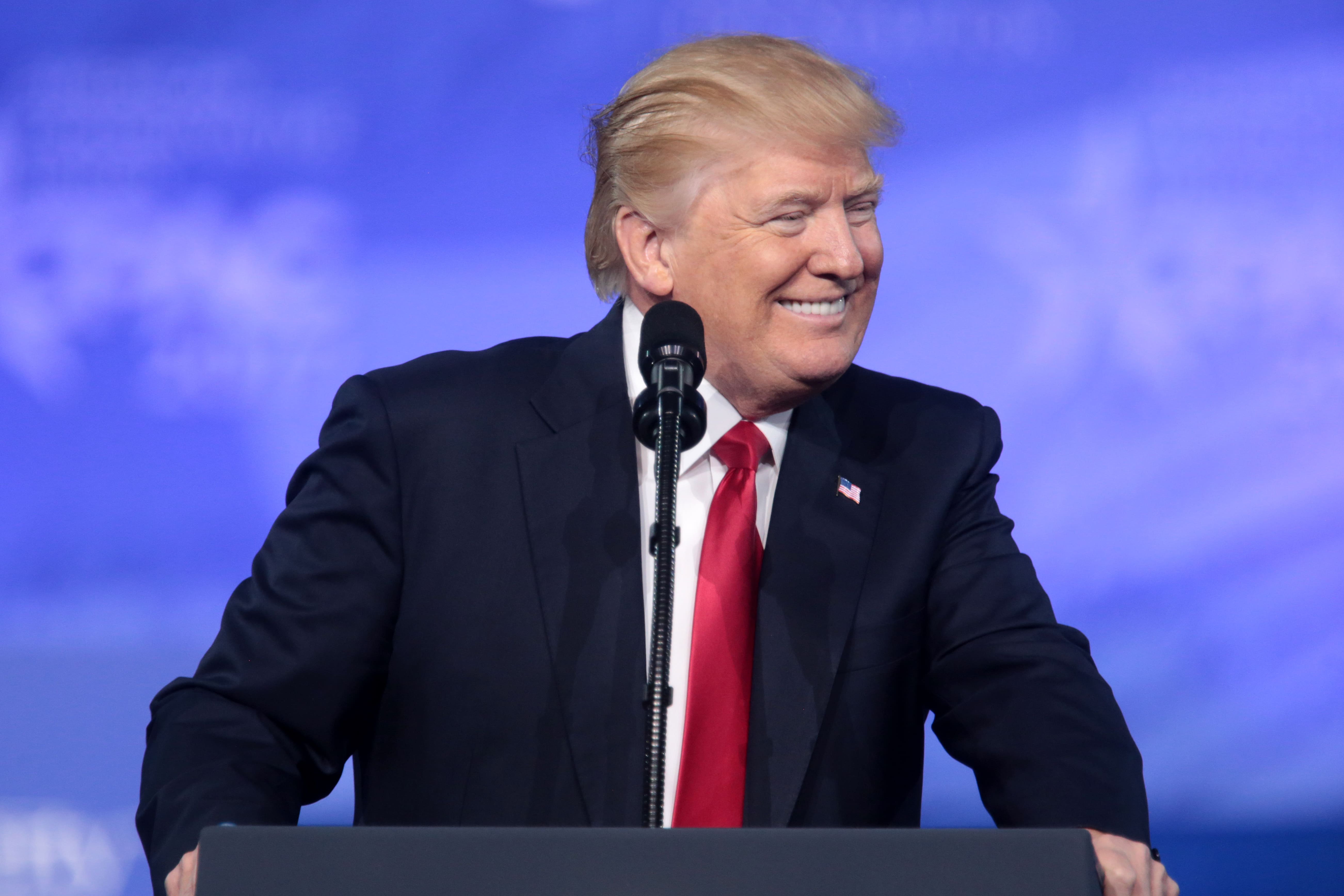 APÓS PROMESSA DE CAMPANHA, TRUMP DIVULGA PRIMEIRO LOTE DE ARQUIVOS SOBRE UFOs E POSSÍVEL VIDA EXTRATERRESTRE