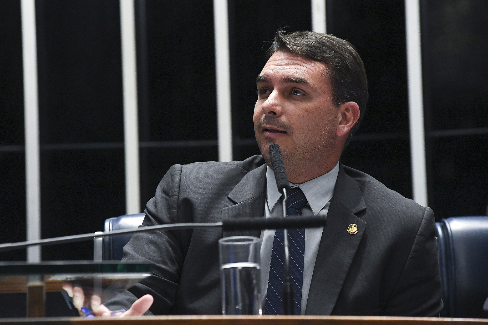 FLÁVIO BOLSONARO DEFENDE CPI DO BANCO MASTER E NEGA IRREGULARIDADES EM RELAÇÃO COM DANIEL VORCARO: “UM FILHO PROCURANDO PATROCÍNIO PRIVADO, PARA UM FILME PRIVADO, SOBRE A HISTÓRIA DO PRÓPRIO PAI”