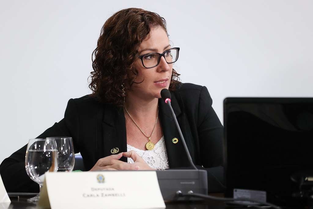 JUSTIÇA DA ITÁLIA NEGA EXTRADIÇÃO DE CARLA ZAMBELLI E DETERMINA LIBERTAÇÃO DA DEPUTADA