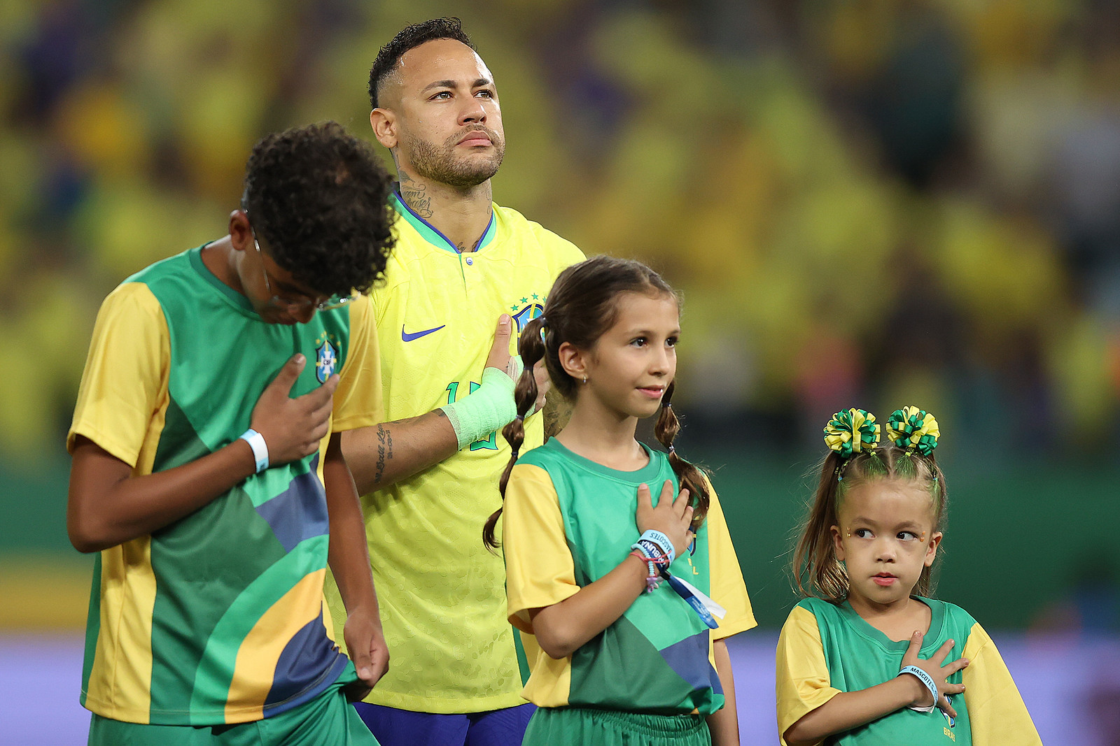 LESÃO DE NEYMAR É CONFIRMADA PELA CBF E CRAQUE VIRA PREOCUPAÇÃO PARA A COPA