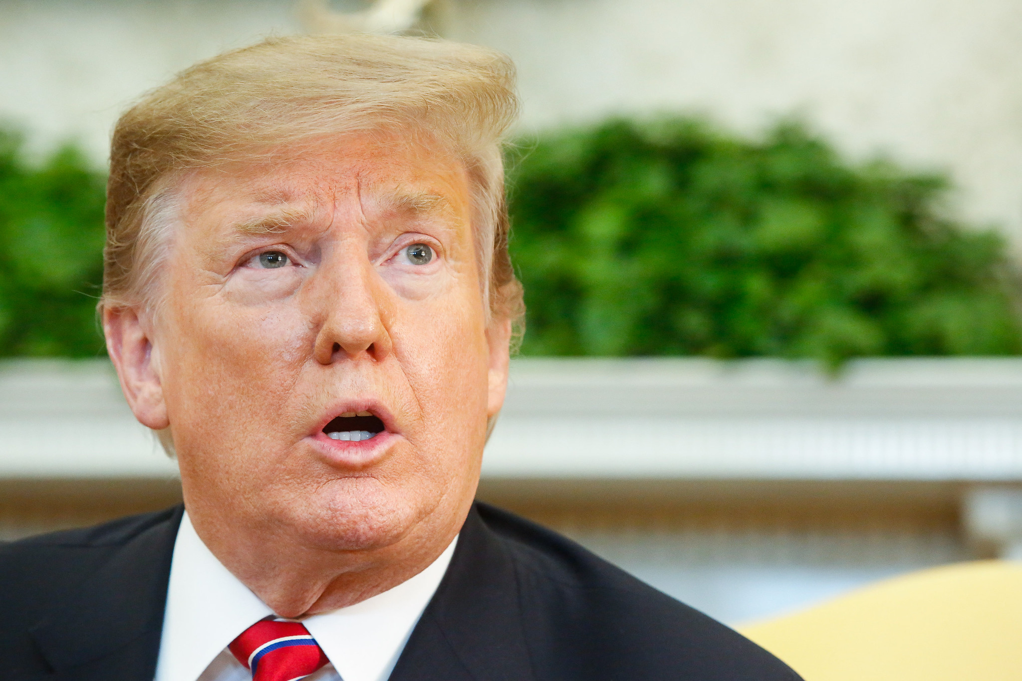 TRUMP ANUNCIA ACORDO PARA EVITAR AVANÇO DE TROPAS SOBRE BEIRUTE EM MEIO À ESCALADA NO LÍBANO