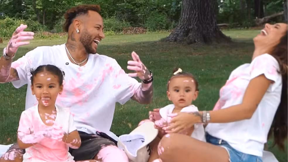 NEYMAR E BRUNA BIANCARDI REVELAM QUE ESTÃO À ESPERA DE MAIS UMA MENINA