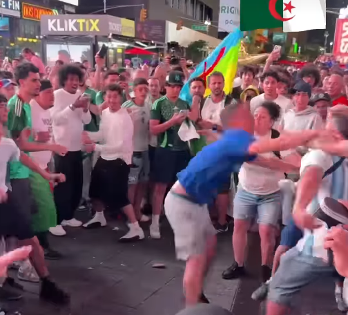 CONFUSÃO ENTRE TORCEDORES DA ARGENTINA E DA ARGÉLIA EM NOVA YORK CHAMA ATENÇÃO ANTES DE JOGO DA COPA DO MUNDO