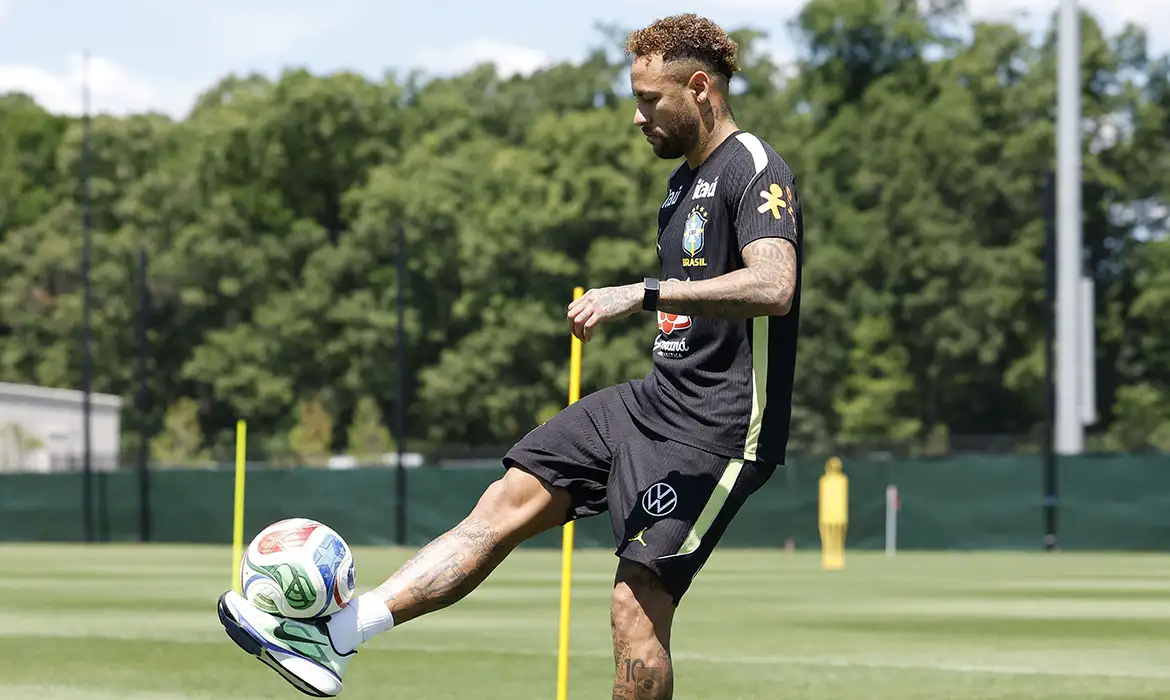 NEYMAR VOLTA A TREINAR COM A SELEÇÃO A 2 DIAS DO JOGO CONTRA O HAITI