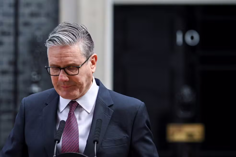 KEIR STARMER RENUNCIA AO CARGO DE PRIMEIRO-MINISTRO DO REINO UNIDO APÓS PRESSÃO INTERNA
