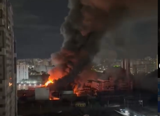 INCÊNDIO DE GRANDES PROPORÇÕES ATINGE GALPÕES NA LAPA E ESPALHA FUMAÇA POR DIVERSOS BAIRROS DE SÃO PAULO