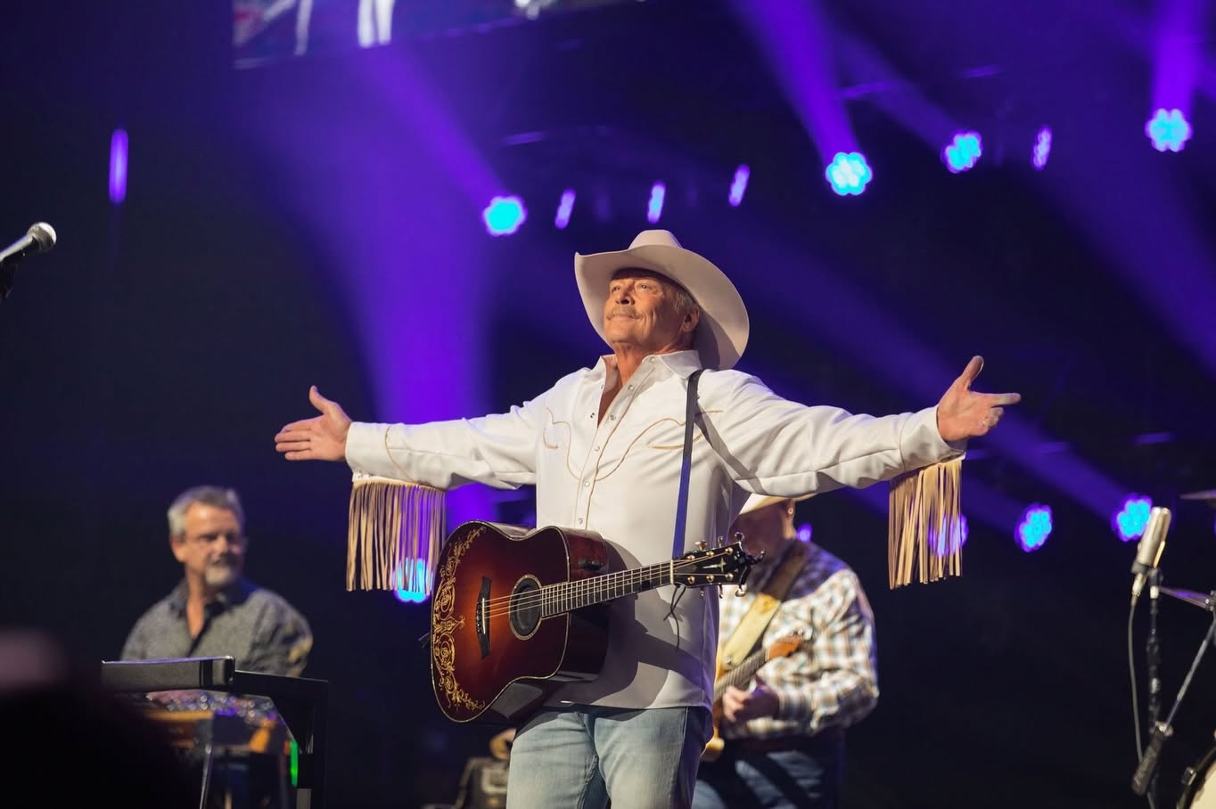 ALAN JACKSON SE DESPEDE DOS PALCOS EM ÚLTIMO SHOW DA CARREIRA NOS ESTADOS UNIDOS