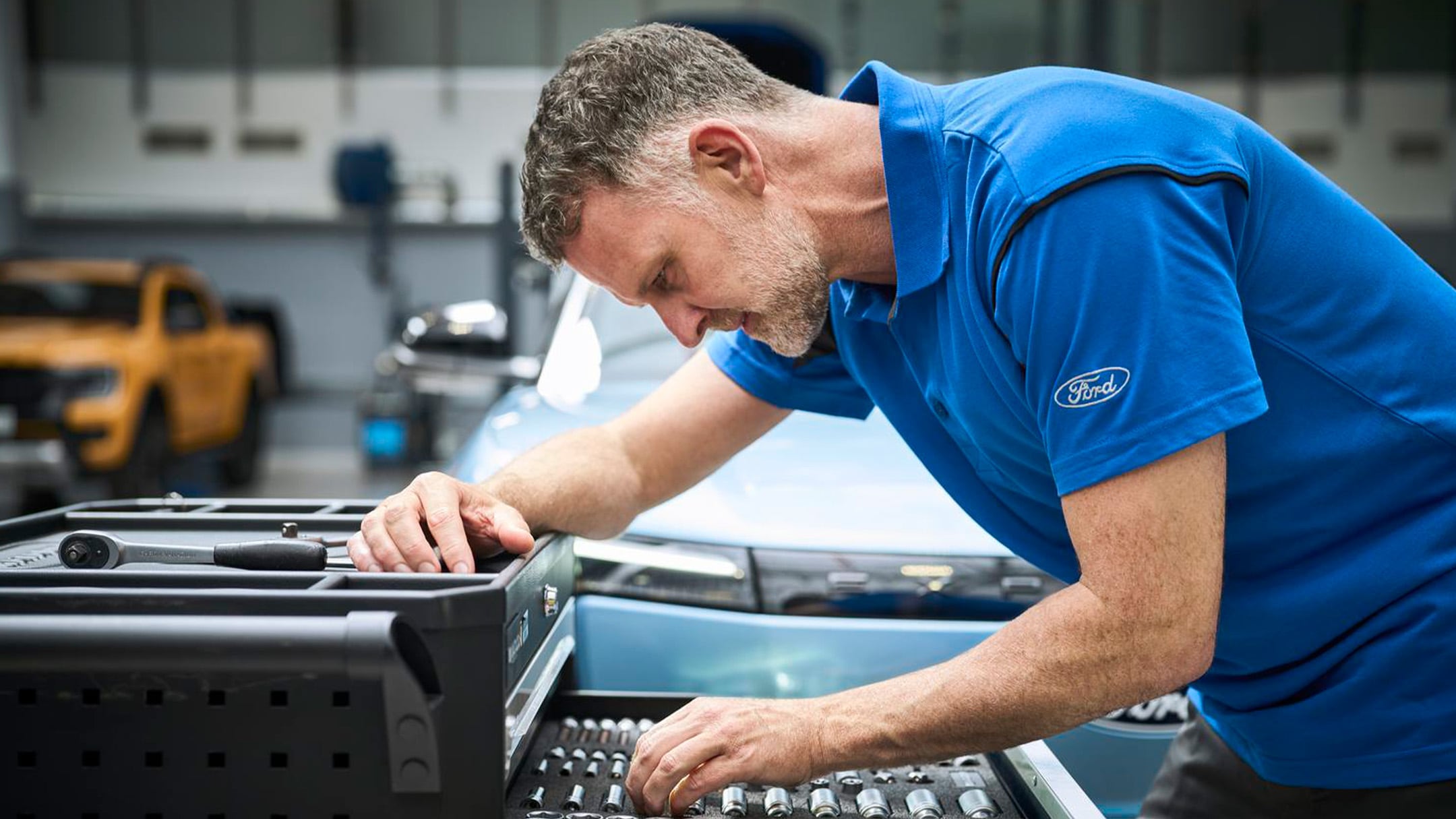 FORD RECONTRATA ENGENHEIROS APÓS IA NÃO ATINGIR O MESMO PADRÃO DE QUALIDADE DAS INSPEÇÕES HUMANAS
