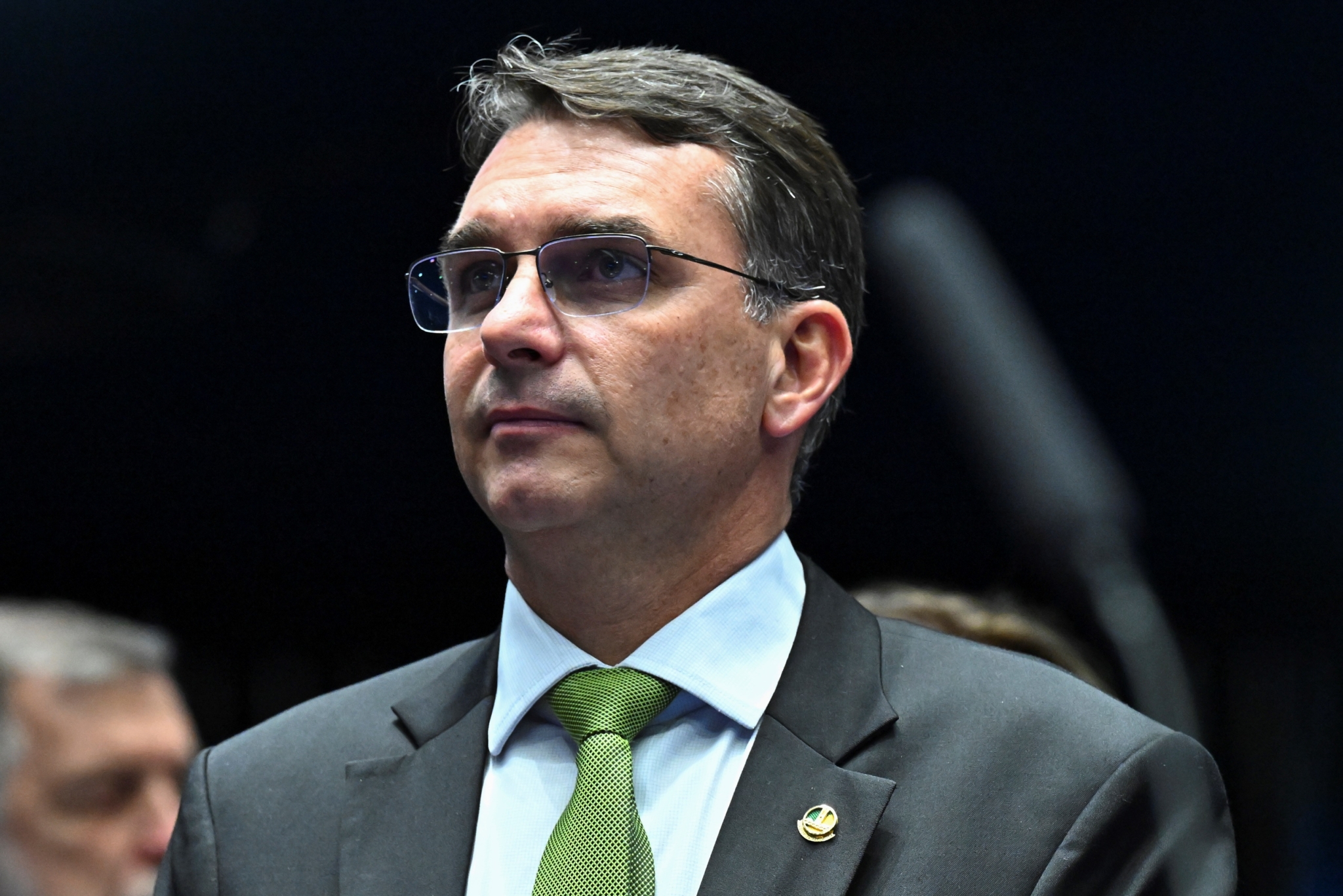 MORAES SUSPENDE VISITAS DE FLÁVIO A BOLSONARO APÓS DIVULGAÇÃO DE CARTA SOBRE 2026