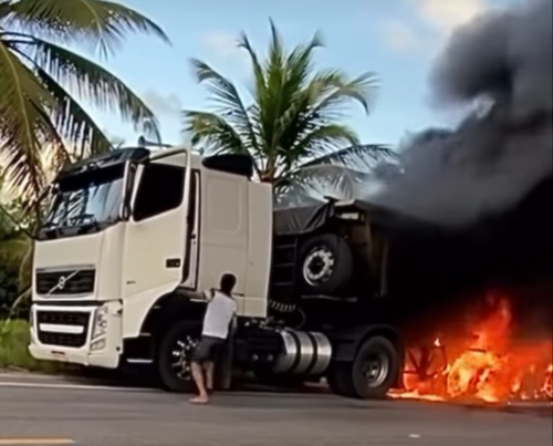 “SOU EVANGÉLICO E ACREDITO NO SENHOR”: MOTORISTA SE EMOCIONA APÓS SALVAR CABINE DE CARRETA EM INCÊNDIO