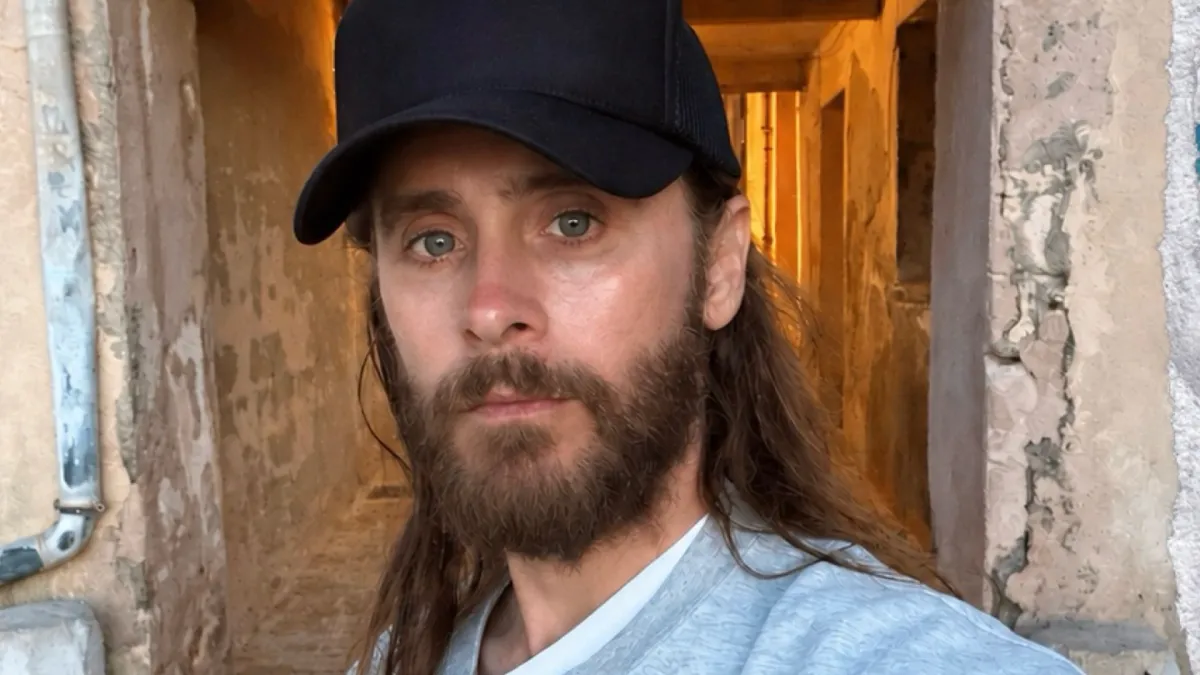 JARED LETO É ACUSADO DE VIOLÊNCIA SEXUAL POR QUATRO MULHERES EM DOCUMENTÁRIO DA BBC
