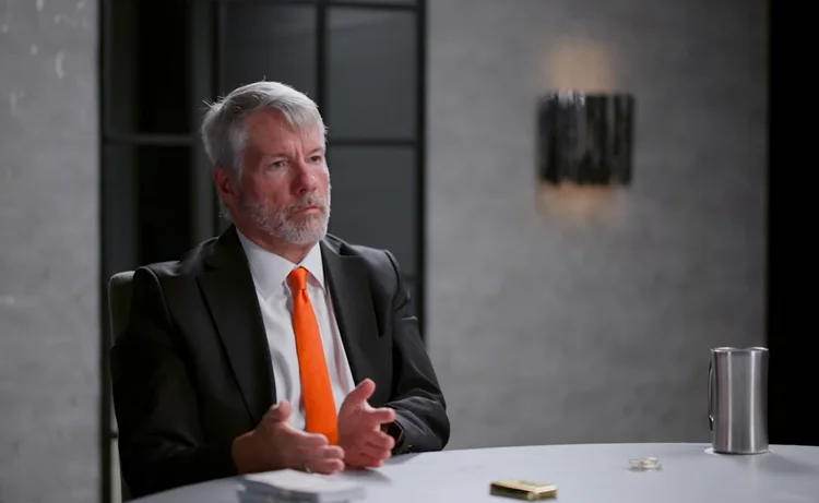 MICHAEL SAYLOR DIZ QUE USOU O CHATGPT PARA AJUDAR A CRIAR PRODUTOS FINANCEIROS QUE CAPTARAM CERCA DE US$ 15 BILHÕES