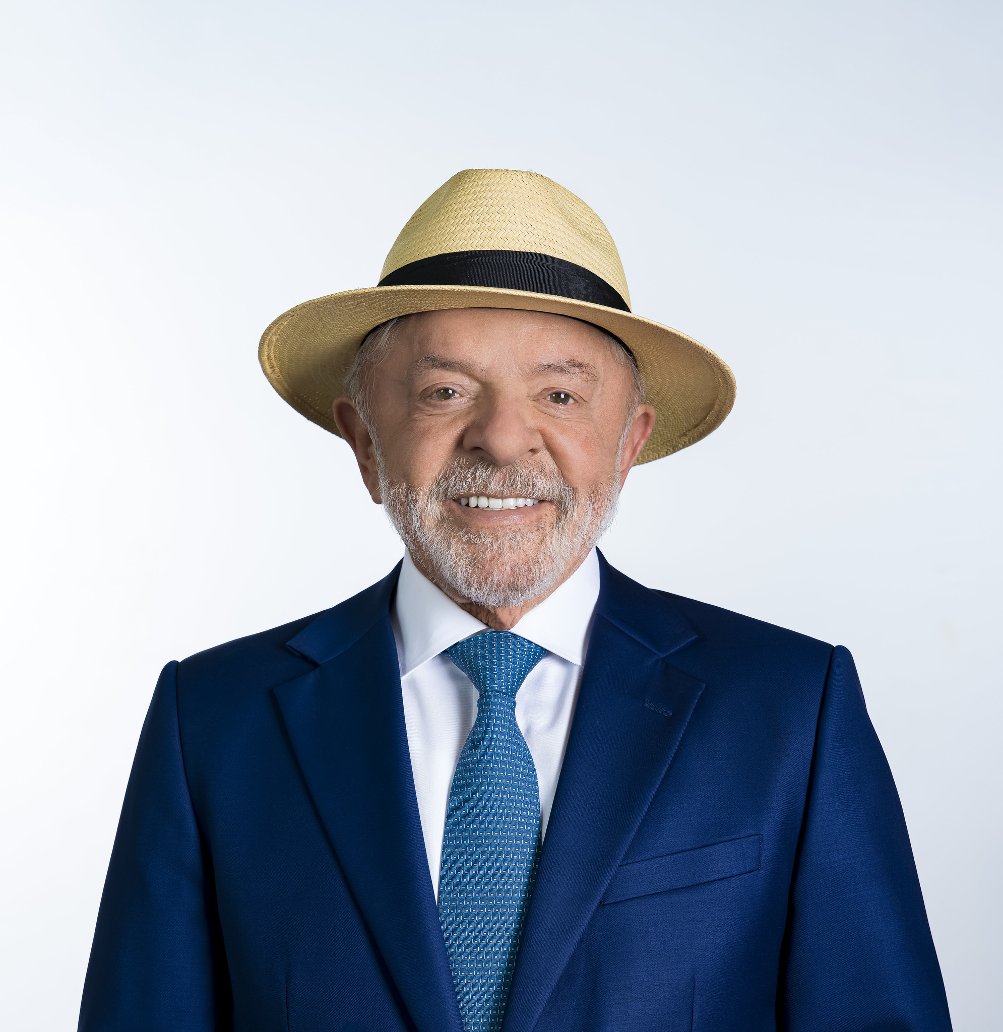 LULA APRESENTA 88 CERTIDÕES CRIMINAIS AO REGISTRAR CANDIDATURA À REELEIÇÃO NO TSE