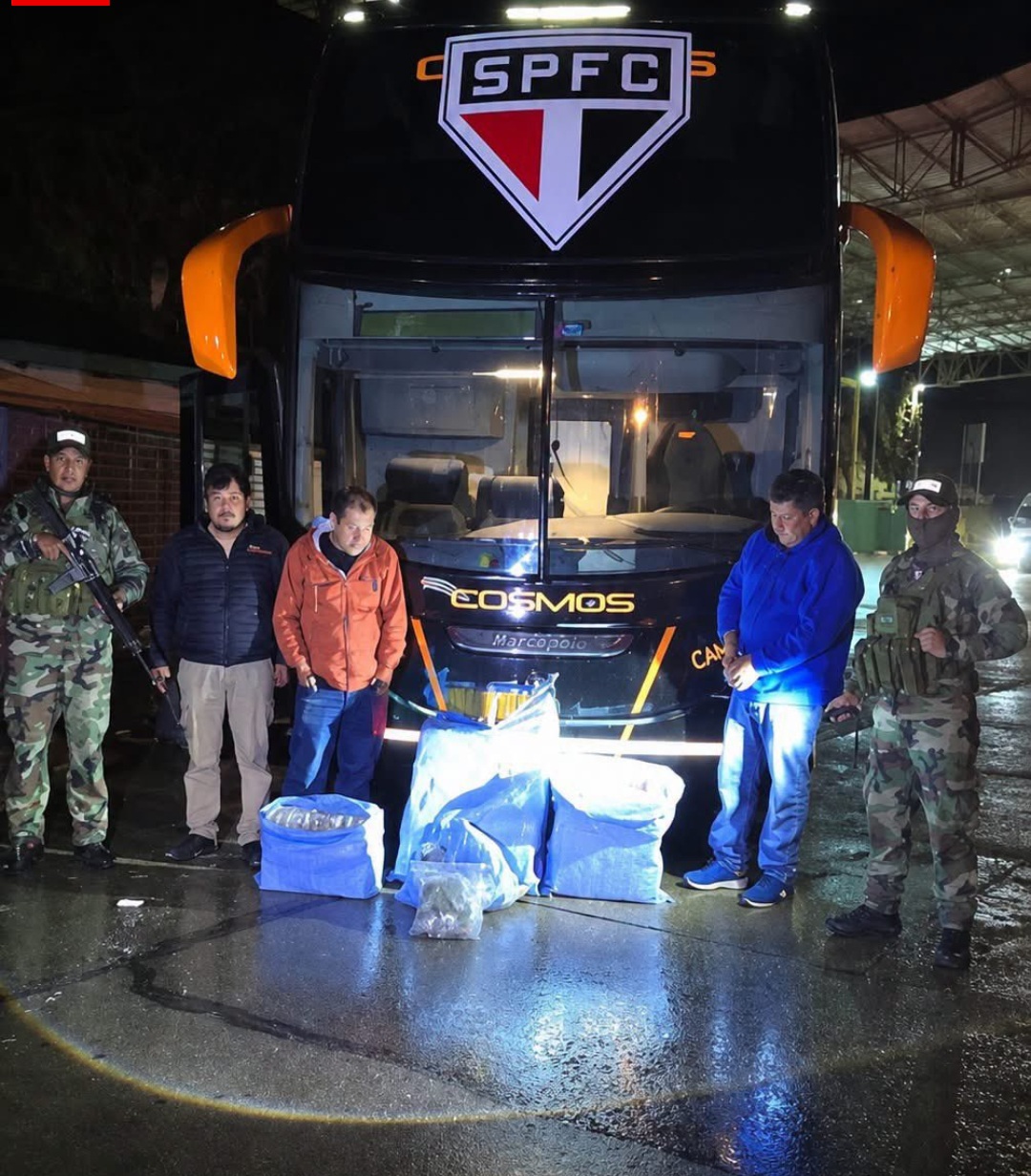 ÔNIBUS CONTRATADO PARA TRANSPORTAR O SÃO PAULO É APREENDIDO NA BOLÍVIA COM 86,5 KG DE MACONHA