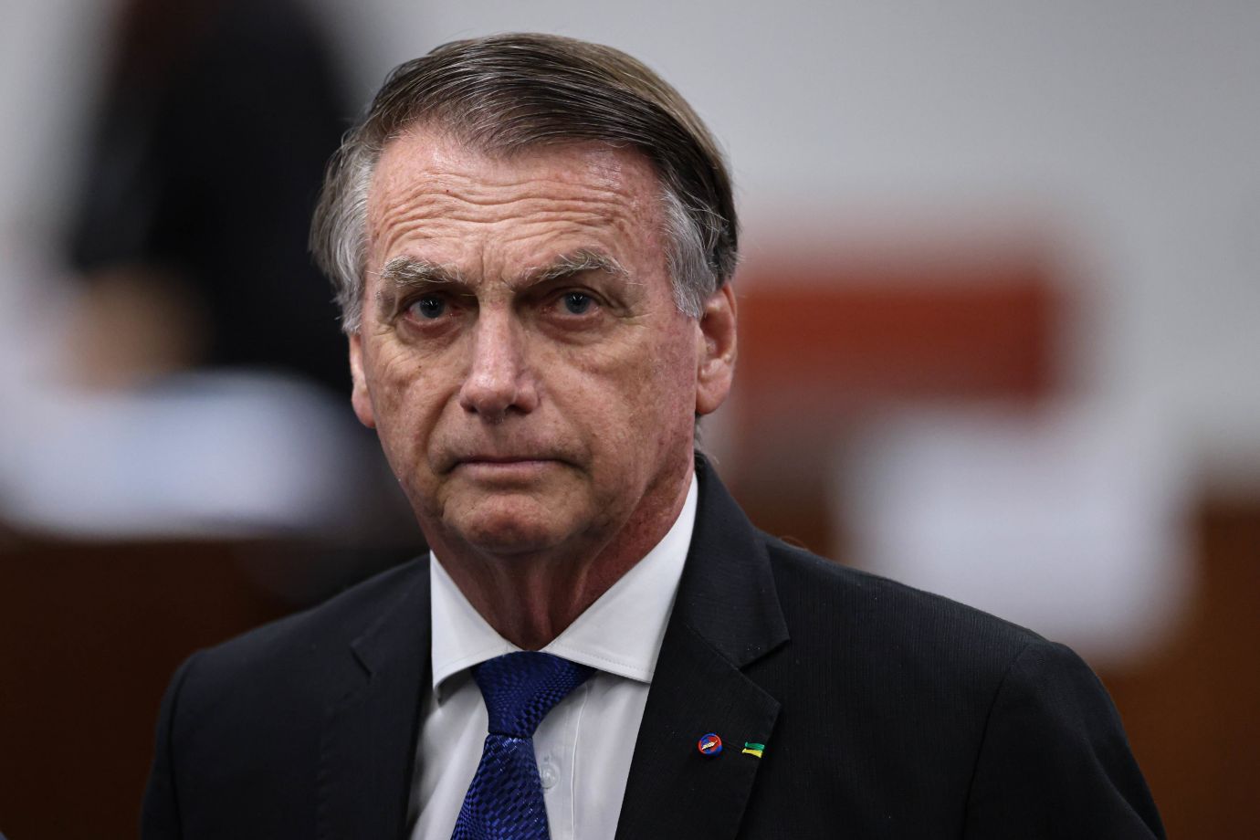 MORAES AUTORIZA BOLSONARO A VOLTAR A RECEBER CARLOS E JAIR RENAN EM PRISÃO DOMICILIAR