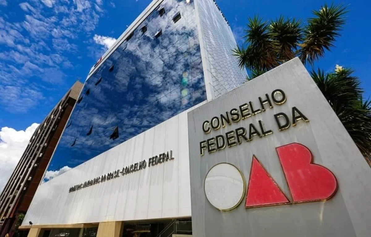 OAB DIZ ACOMPANHAR COM “EXTREMA PREOCUPAÇÃO” CRISE ENVOLVENDO O STF