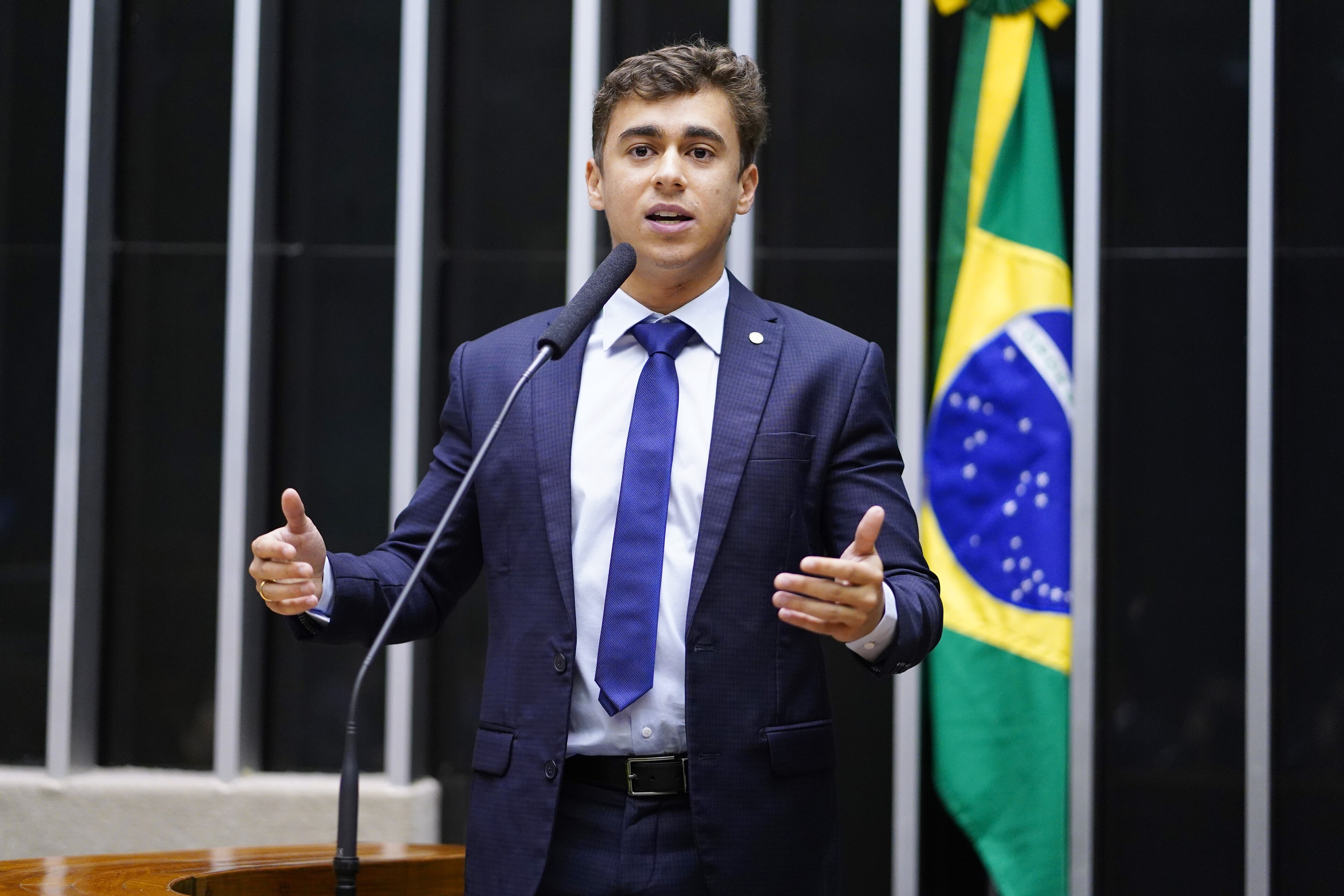 RELATÓRIO DA PF EXPÕE CONTATOS DE NIKOLAS COM VORCARO, MAS NÃO ATRIBUI CRIME AO DEPUTADO