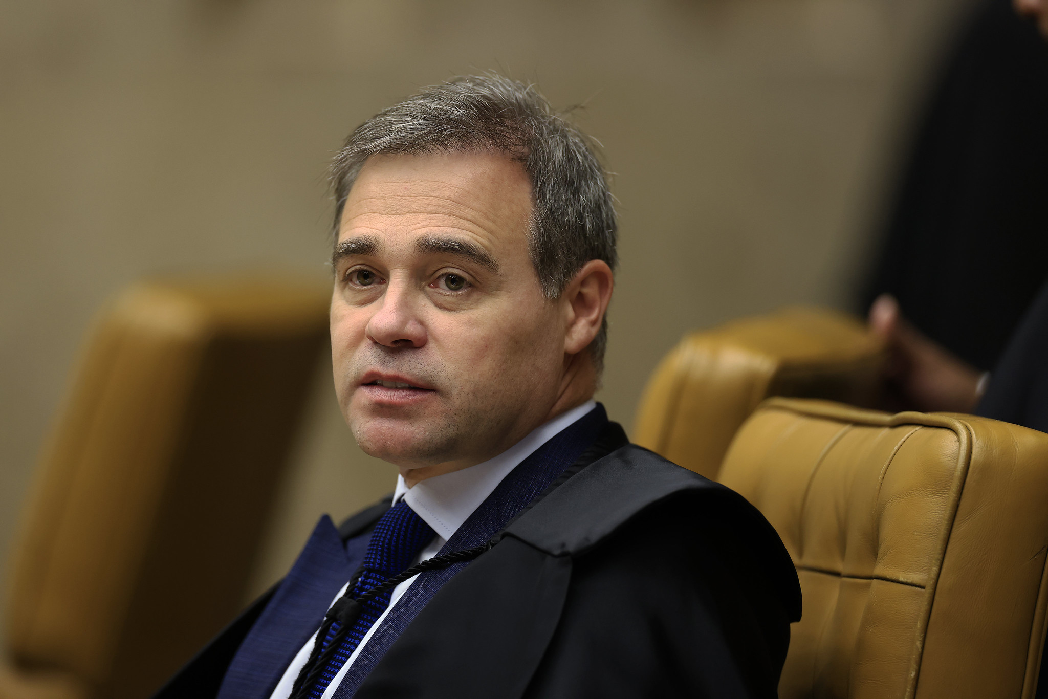 MENDONÇA PEDE A FACHIN AFASTAMENTO CAUTELAR DE MORAES E CRISE NO STF CHEGA A NOVO PATAMAR