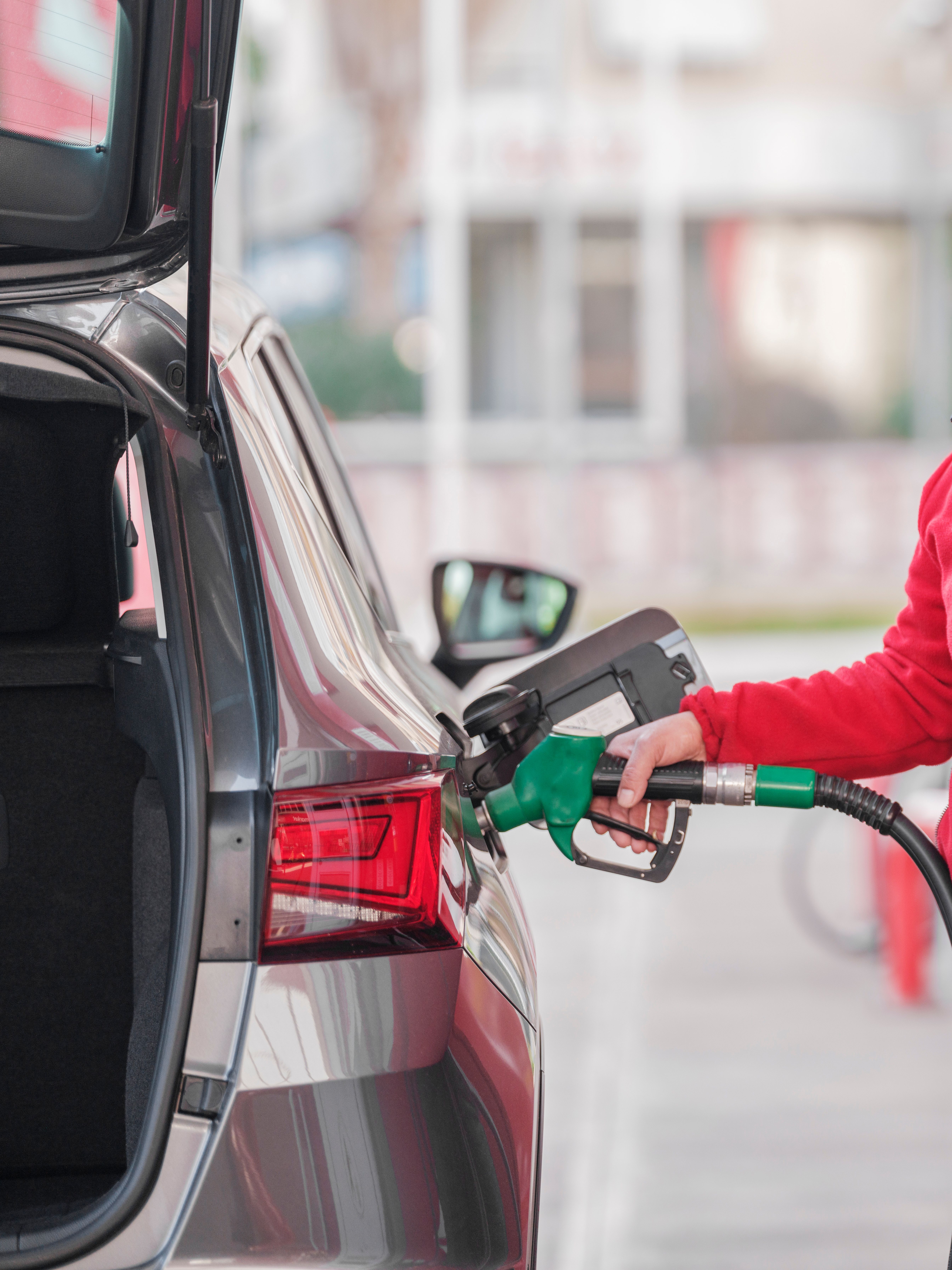 PETROBRAS CORRIGE ANÚNCIO: GASOLINA A VAI A R$ 3,05 E CORTE DE IMPOSTOS REDUZ CUSTO ÀS DISTRIBUIDORAS