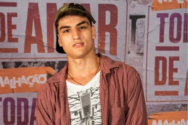 DE “MALHAÇÃO” A ATENDENTE DE LOJA: CAIAN ZATTAR CONCILIA TV E COMÉRCIO PARA PAGAR AS CONTAS
