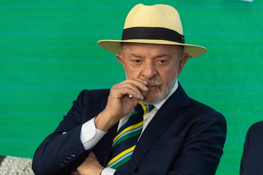 FALTANDO 17 DIAS PARA A ELEIÇÃO, LULA ANUNCIA REAJUSTE DE 15% NO BOLSA FAMÍLIA