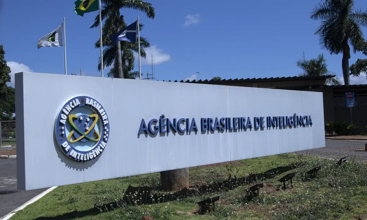 ABIN ALERTA GOVERNO E TSE PARA RISCO “CRÍTICO” DE INTERFERÊNCIA DOS EUA NAS ELEIÇÕES DE 2026