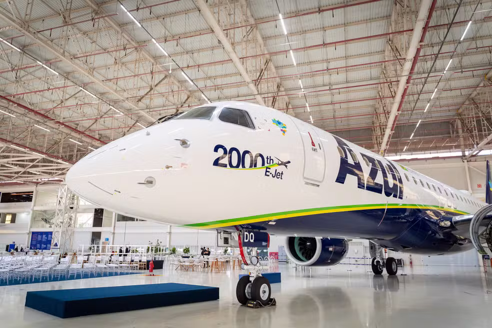 AZUL CANCELA MAIS DE 80 VOOS APÓS FALHA EM GPS DE AVIÕES DA EMBRAER; 8 MIL PASSAGEIROS SÃO AFETADOS