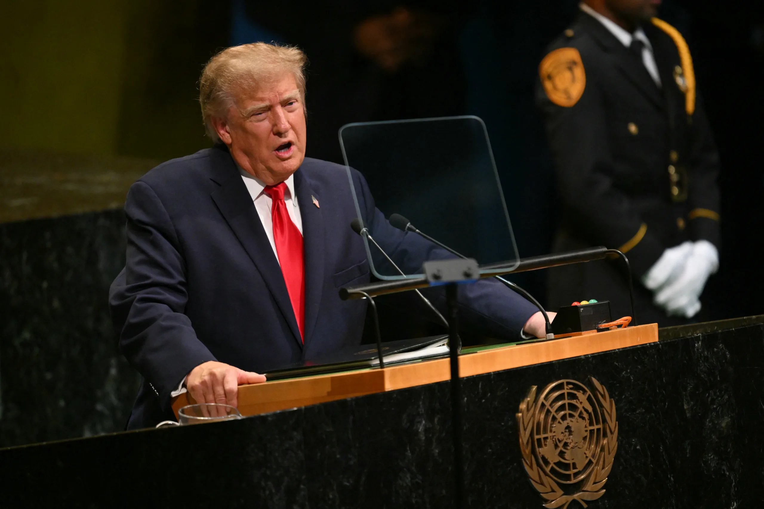 LIDERADOS POR TRUMP, 14 PAÍSES DA REGIÃO INCLUEM PCC E CV EM LISTA DE “NARCOTERRORISTAS”