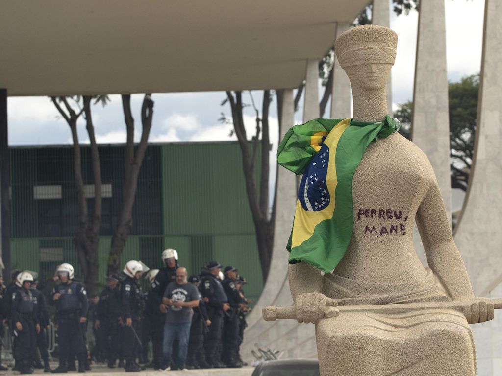 PGR DÁ PARECER FAVORÁVEL A REGIME SEMIABERTO PARA “DÉBORA DO BATOM”