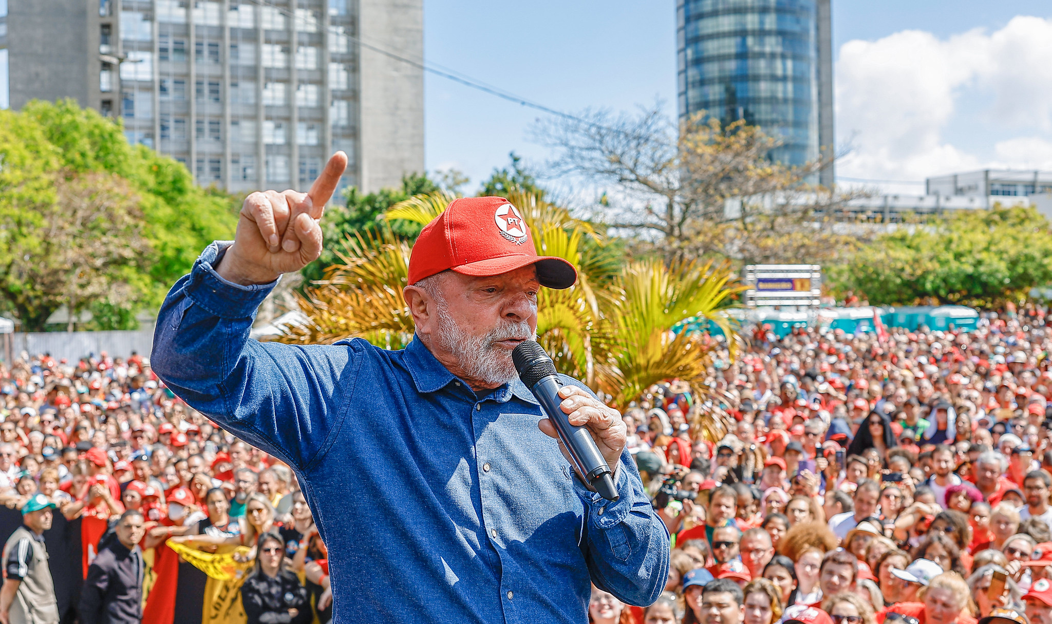 57 DOS 76 PRINCIPAIS DOADORES INDIVIDUAIS DE LULA OCUPAM CARGOS NO GOVERNO OU EM ESTATAIS